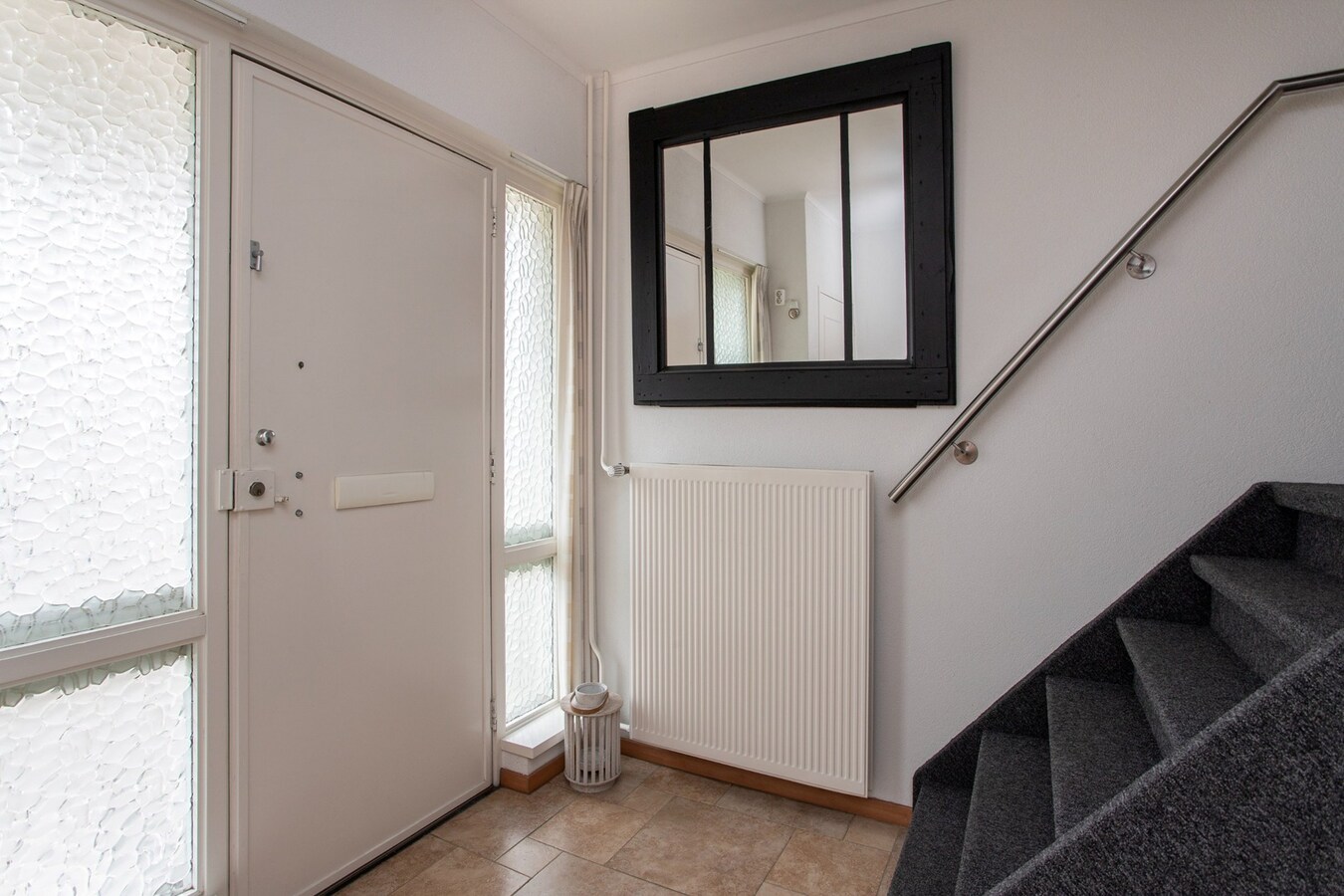 Vrijstaande, goed onderhouden woning met inpandige garage en multifunctionele ruimte, gelegen op een perceel van 312 m2. 