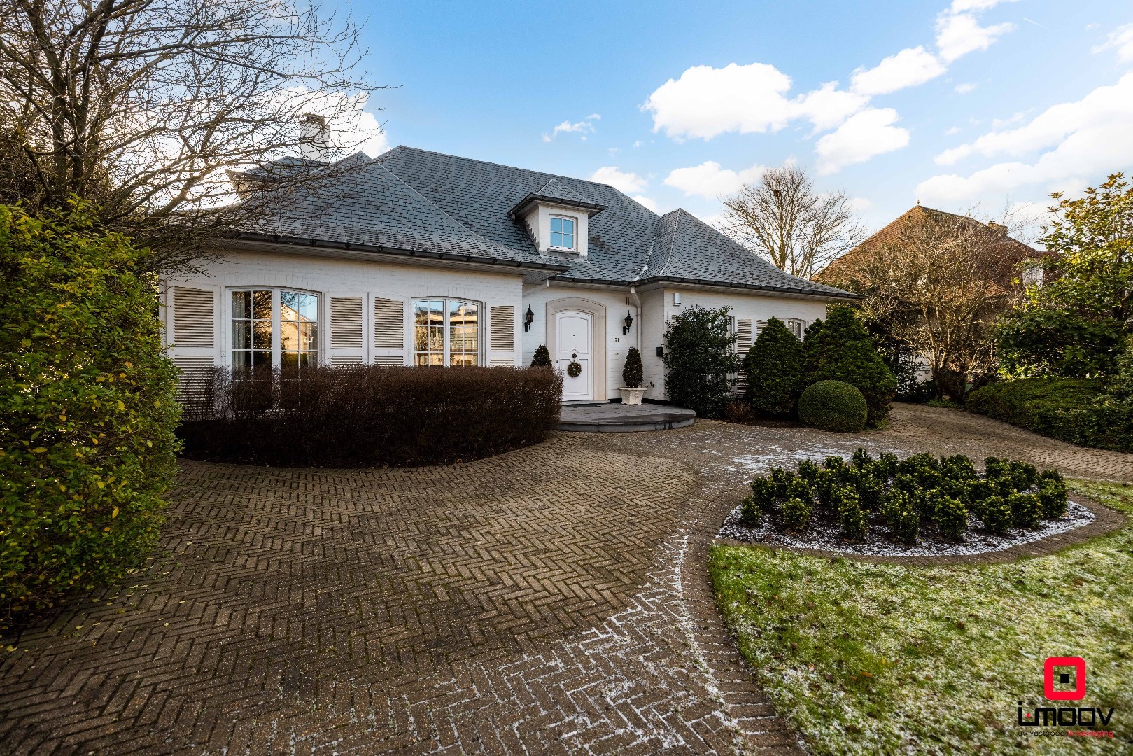 Exclusieve villa met infinity pool en resortgevoel op topligging in Mariakerke 