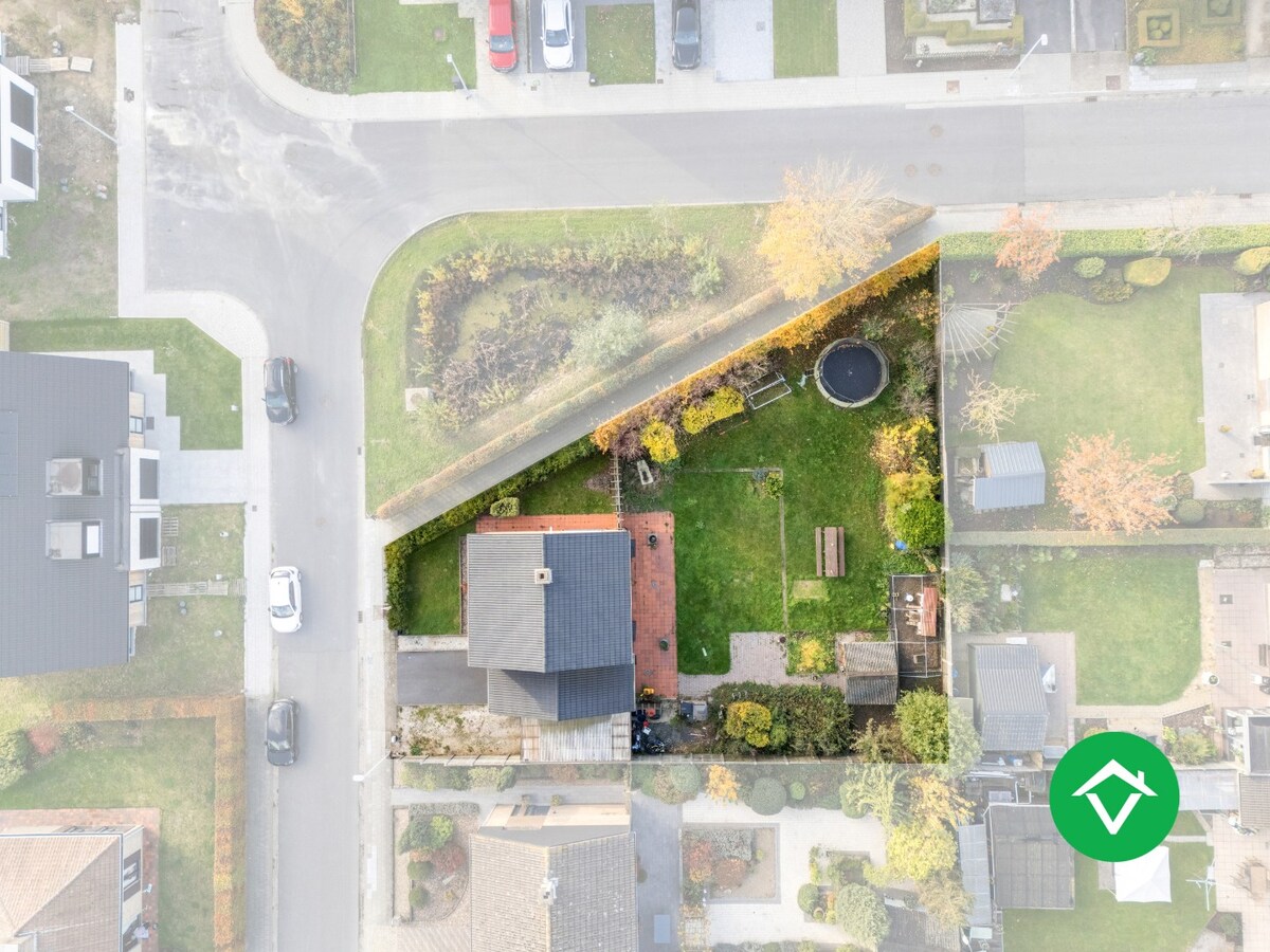 Instapklare vrijstaande woning met zonnige tuin in rustige woonwijk te Eernegem 