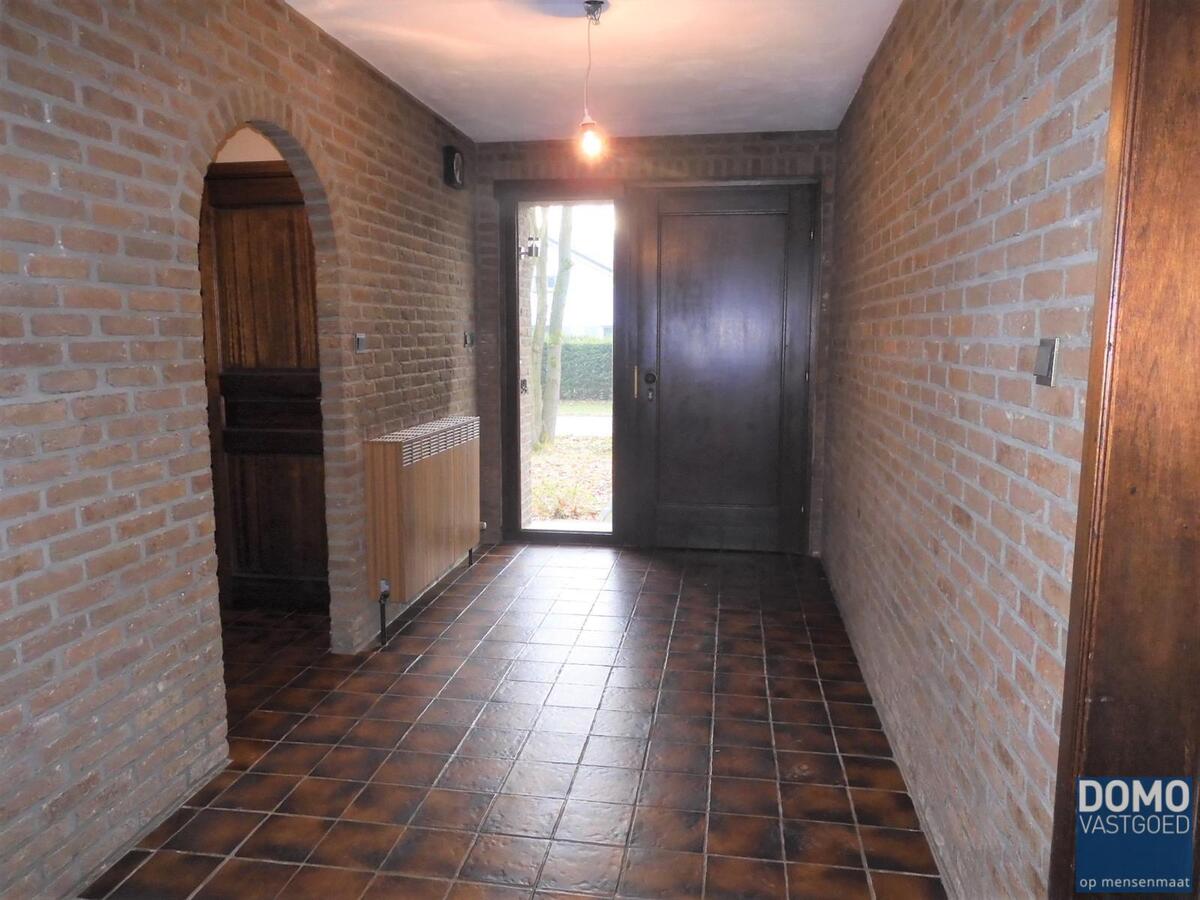 Gelijkvloerse woning in een bosrijke omgeving. 