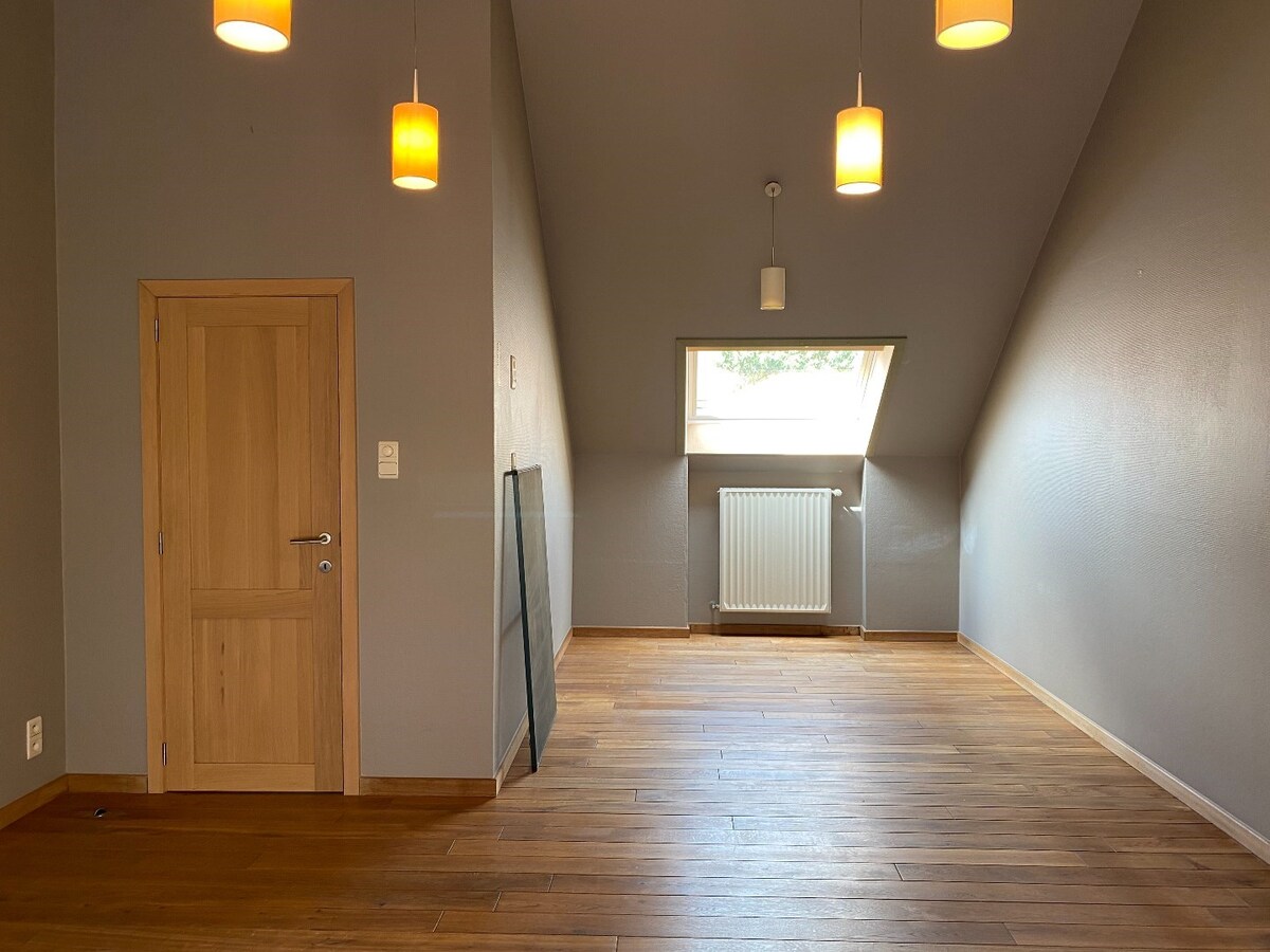 Ruime stadswoning met 2 slaapkamers en garage 