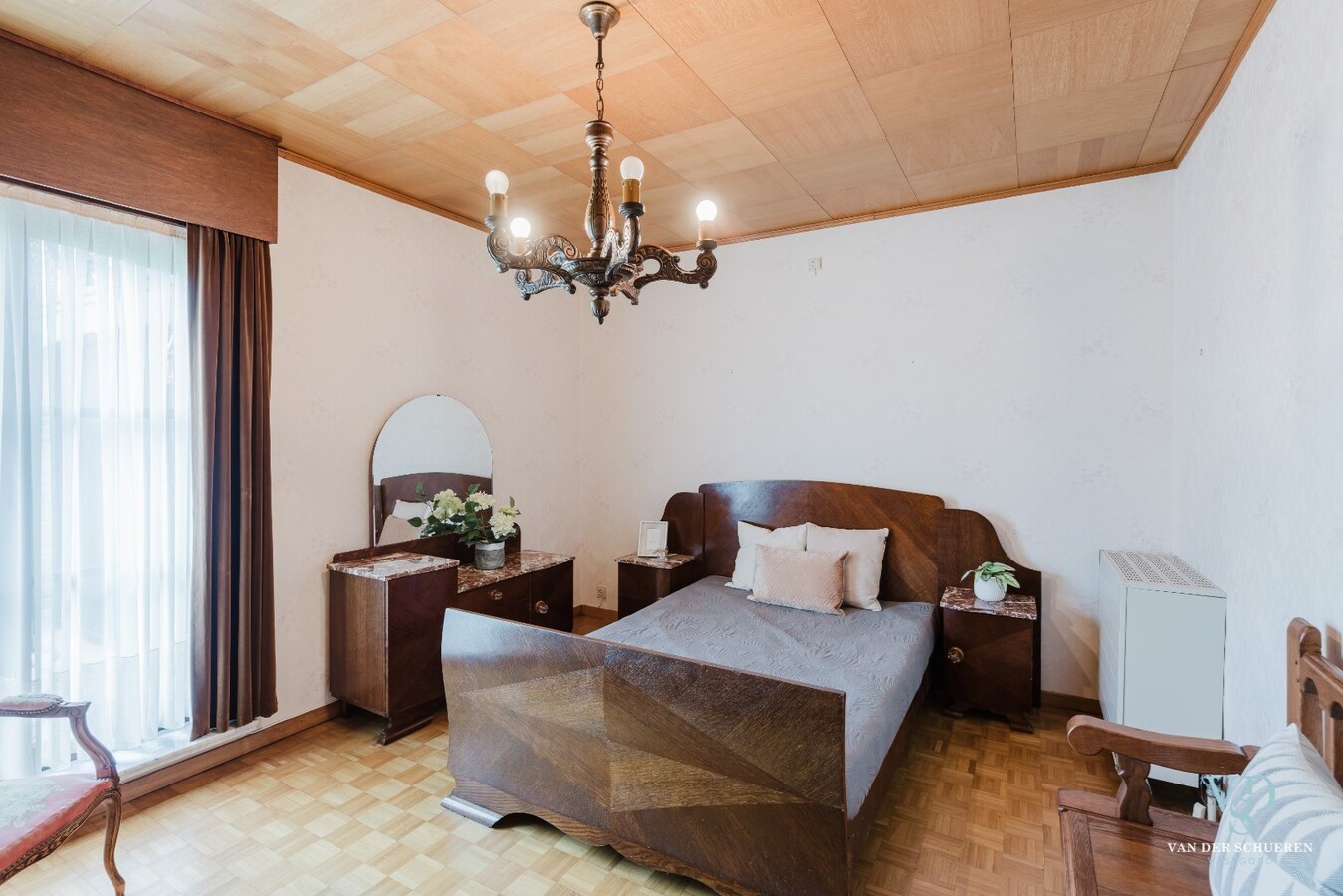 Gelijkvloerse villa.    Op 1 km van de Schelde. 