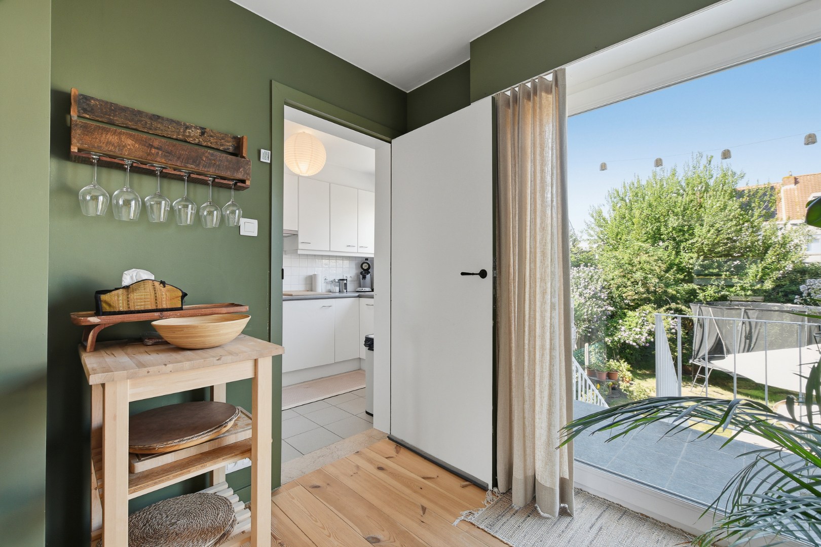 Gerenoveerde bel-etagewoning met garage, tuin en 3 slaapkamers te Blankenberge! 