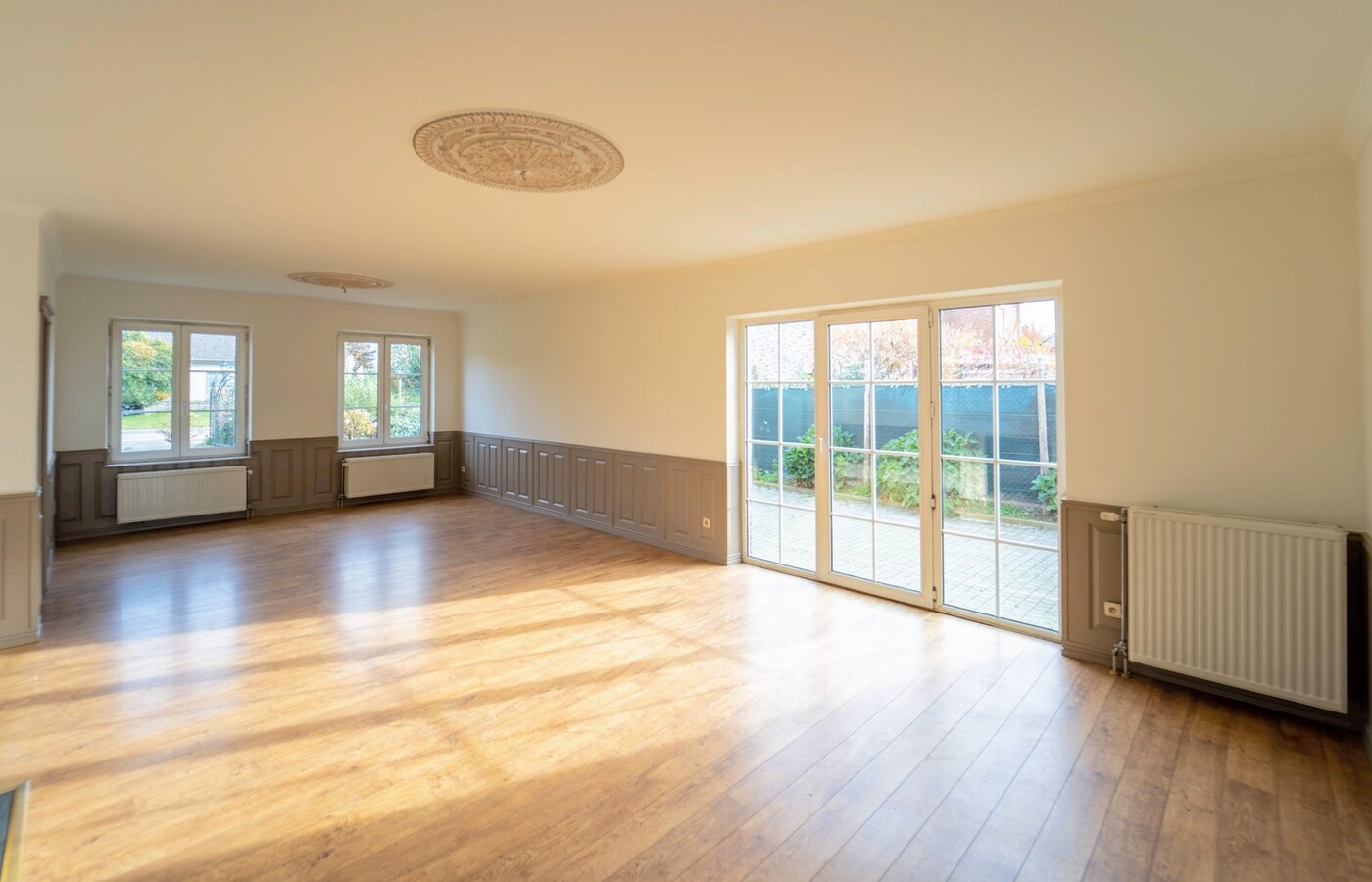 Royale villa met zwembad en extra woonruimte op 3070 m² 