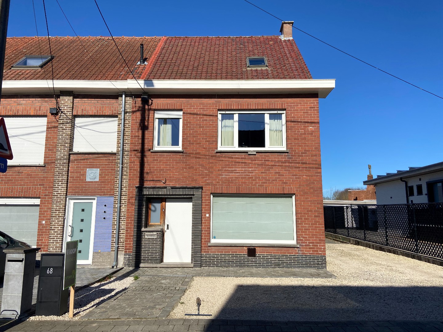 Zeer degelijke halfopen woning op mooie rustige ligging te Beveren-Leie! 