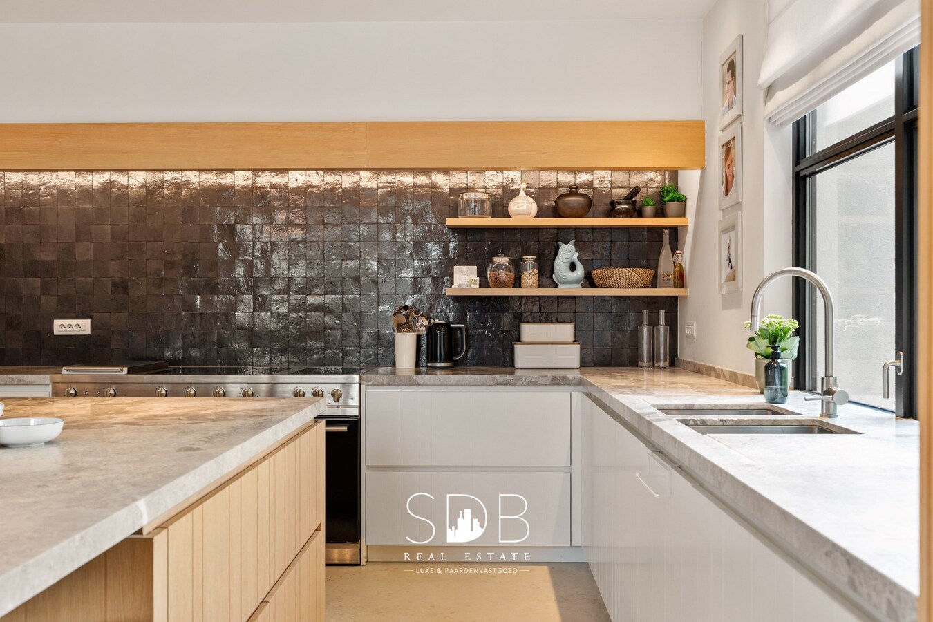 Prachtige villa met hippische accommodatie en graslanden +/-  23 ha 