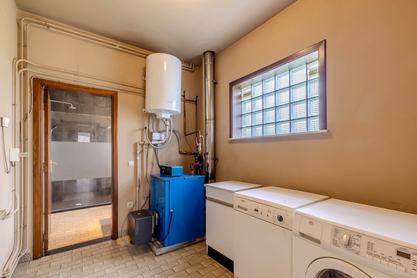 javascript:__doPostBack('ctl00$cph_ContentMain$PictureRepeater$ctl20$PicturePart$EditPictureButton','')