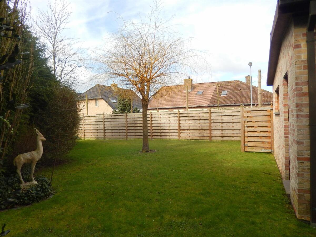 Woning met 4 slaapkamers en grote zonnige tuin 