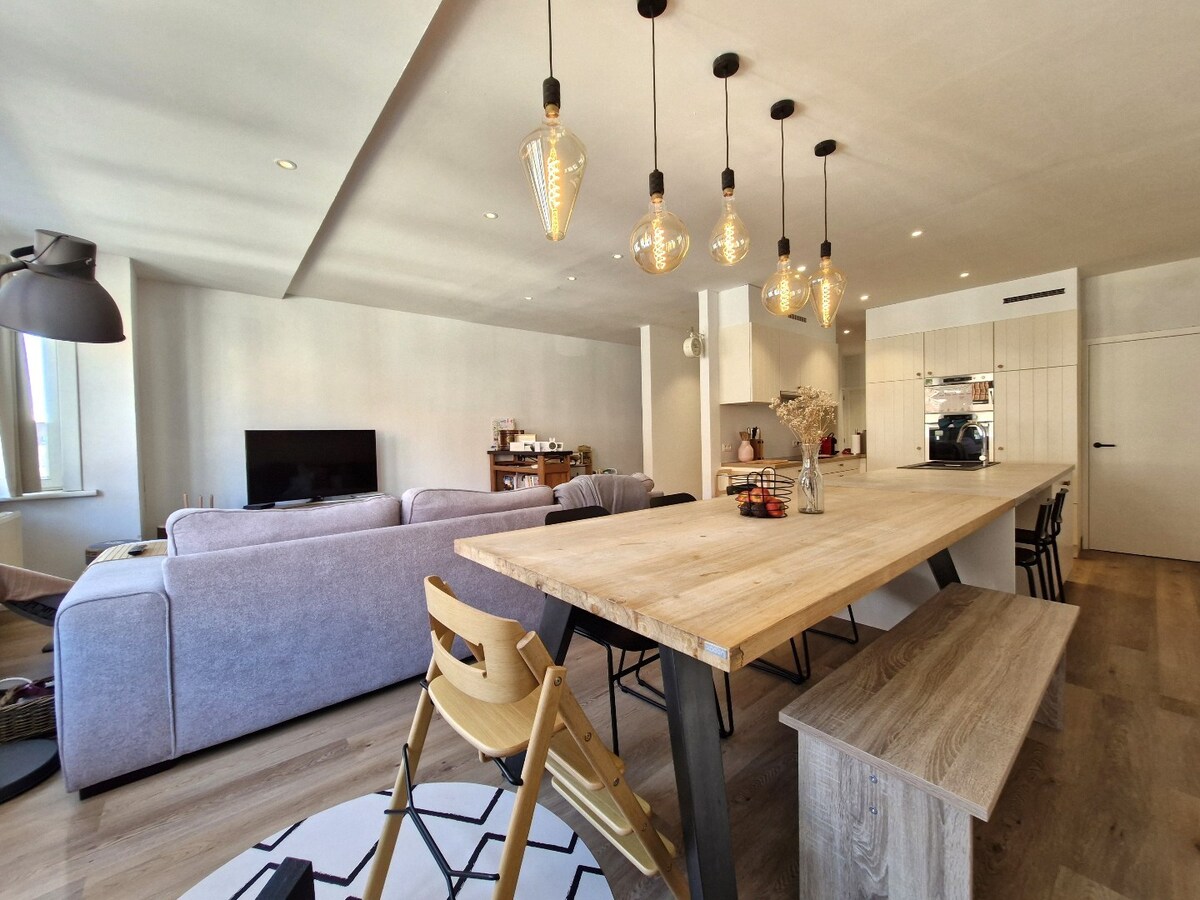 Zeer groot, volledig gerenoveerd duplexappartement te Westkapelle 