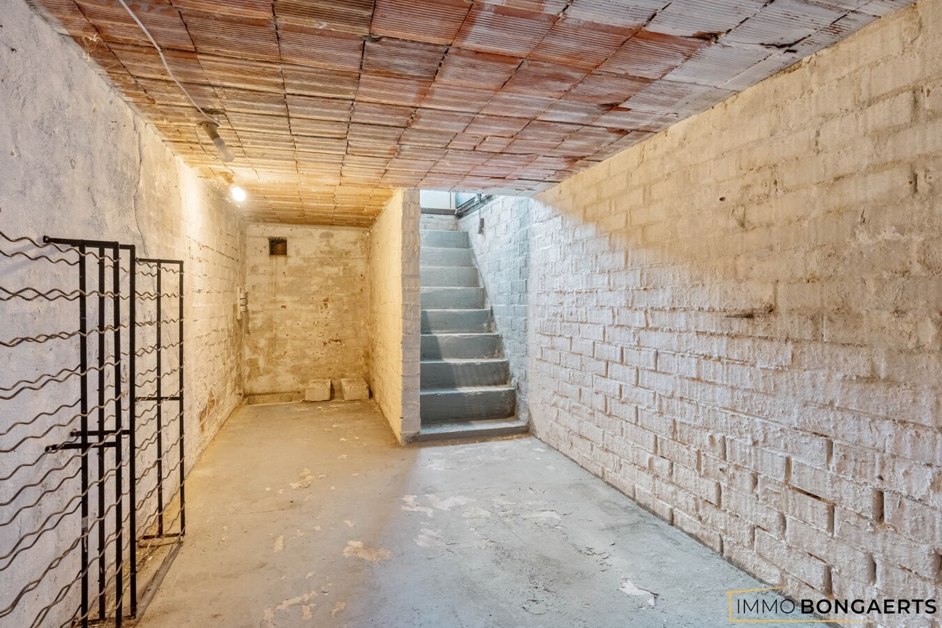 Gelijkvloerse woning met polyvalent bijgebouw 