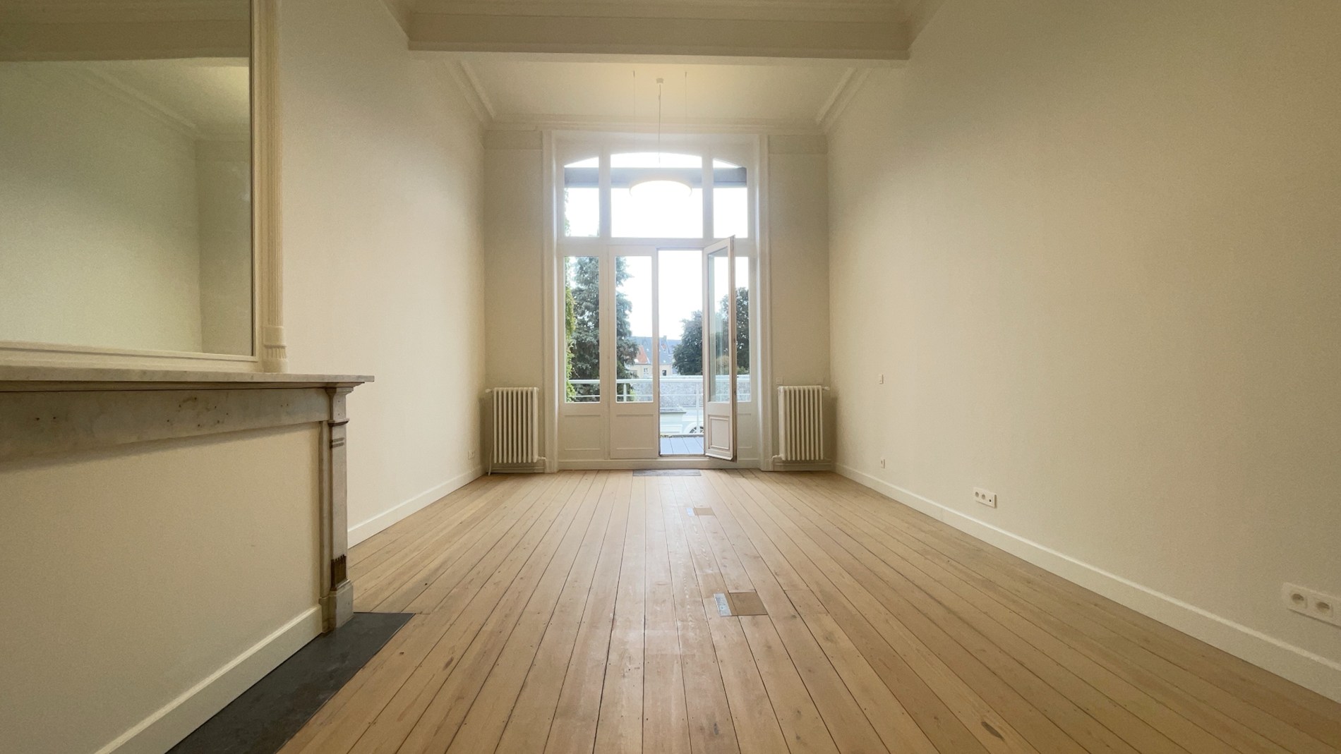 Exclusief kantoorgebouw te huur dichtbij de Leien in Antwerpen