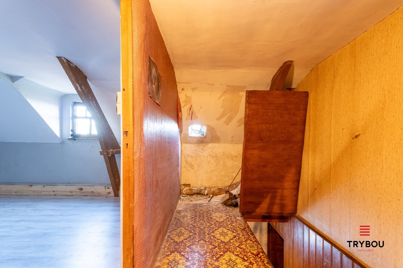 Te renoveren woning met garage en diepe tuin 