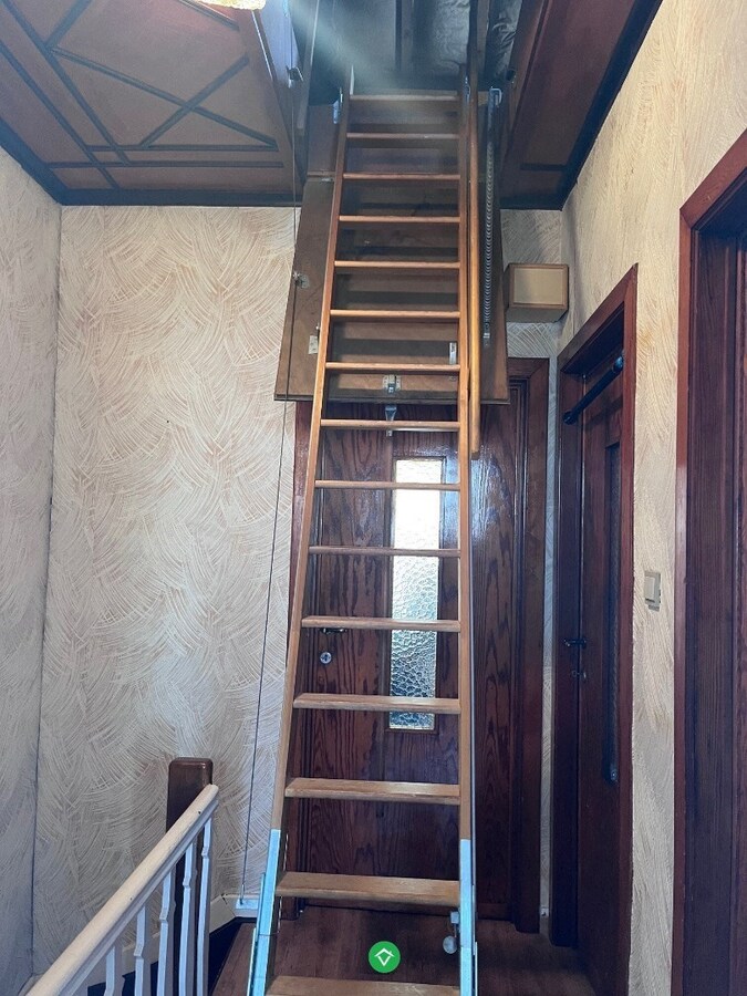 Comfortabel, op te knappen woonhuis met zonnige tuin, welgelegen in rustige buurt. 