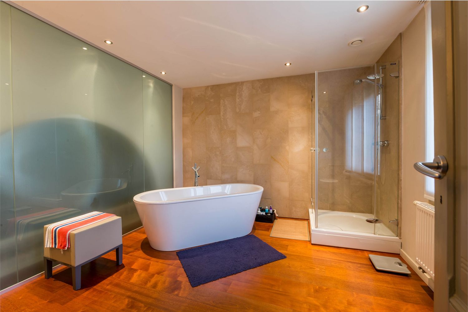 Bijzonder mooi en exclusief herenhuis in prachtige authentieke stijl! 