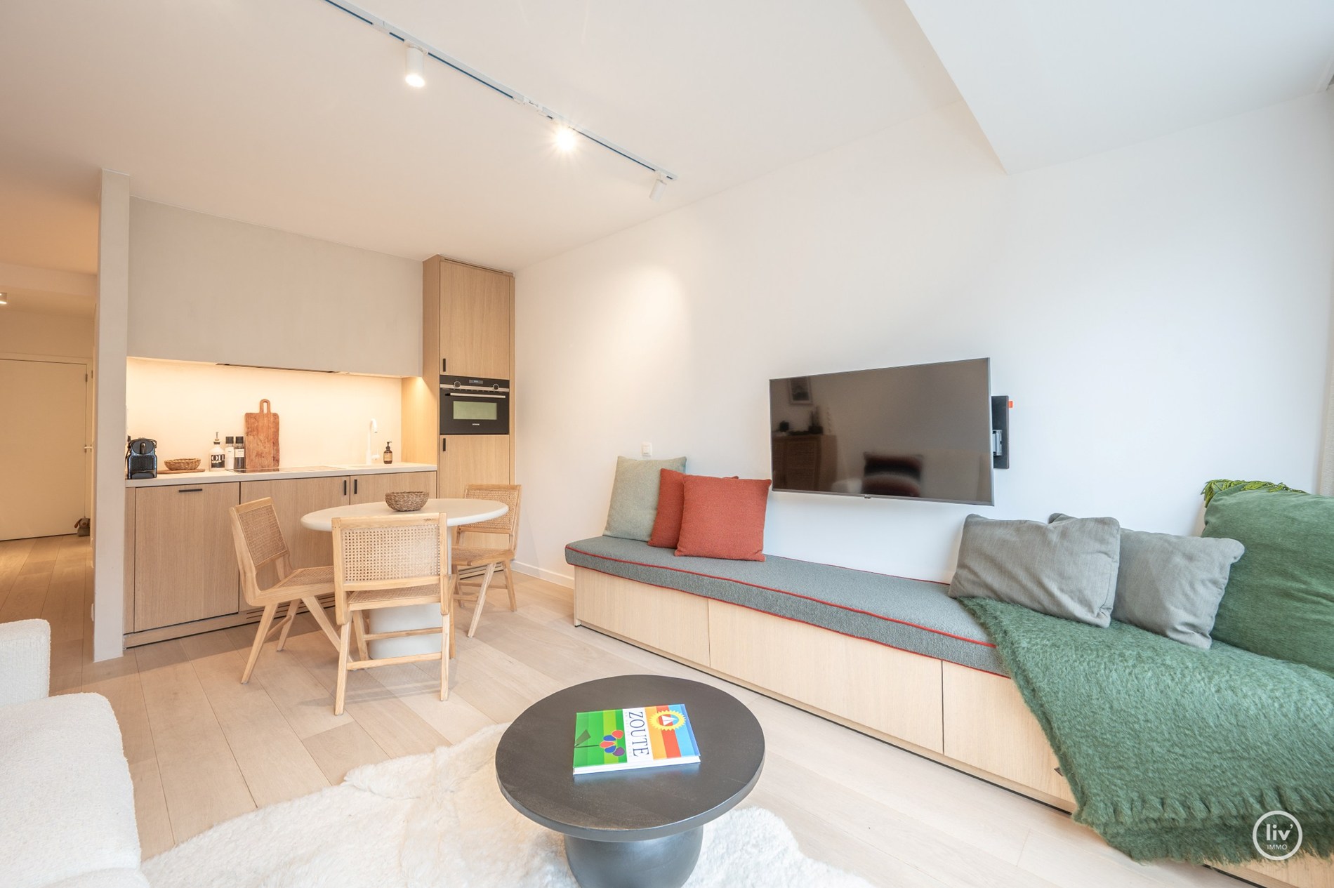 Prachtig integraal gerenoveerde studio gelegen op de vierde verdieping te Van Bunnelaan. 