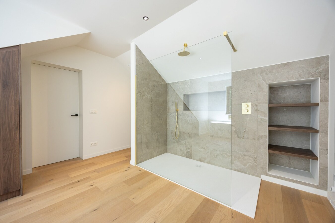 Rustig gelegen eniergiezuinige instapklare luxueuze villa op een West-perceel van 2.198 m² te Zoersel 
