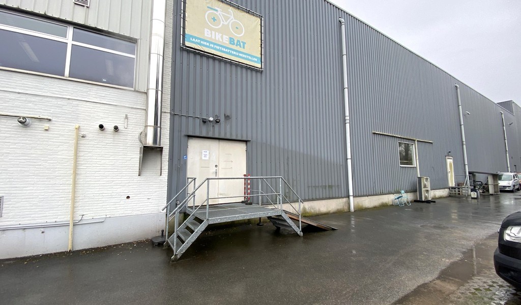 Magazijn en kantoor te huur op logistieke site te Bornem