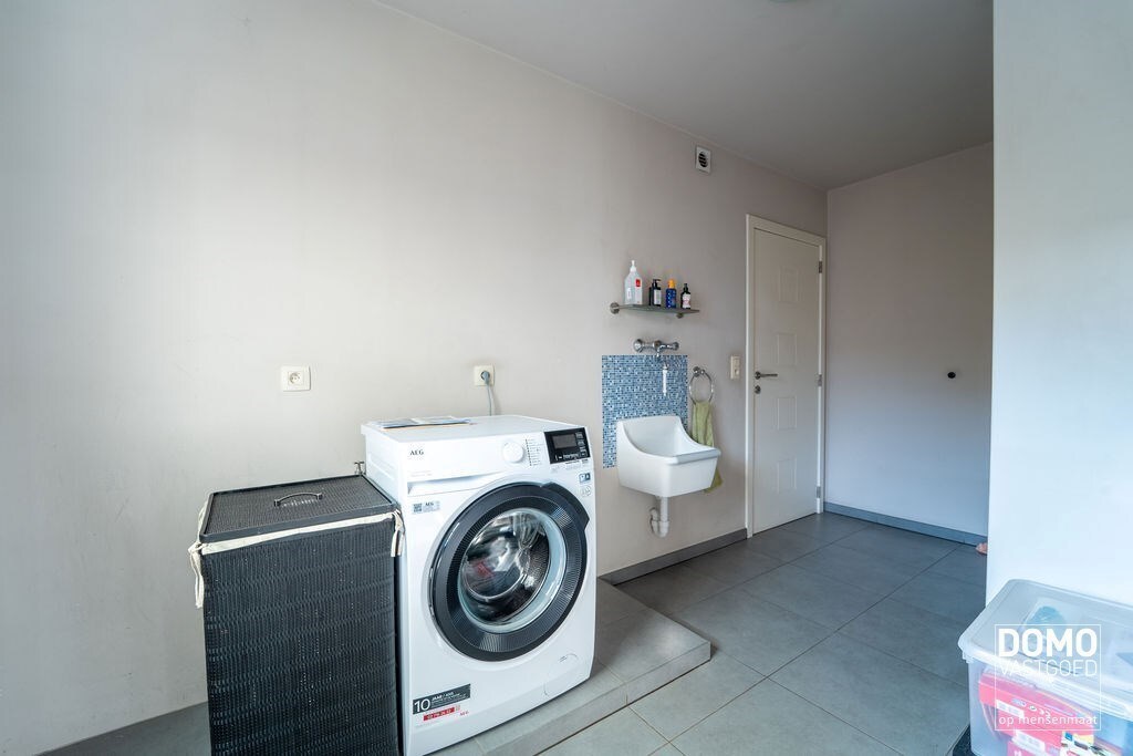 Ruime villa met paardenaccommodatie en wedstrijdstal gelegen te Herk-de-Stad - EPC-label: B - Bewoonbare vloeroppervlakte: 296m² 