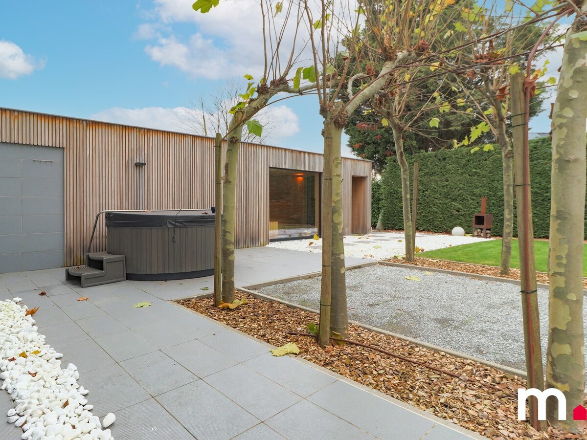 Sublieme Villa met 5 slaapkamers en Zwembad te Kortrijk ! 