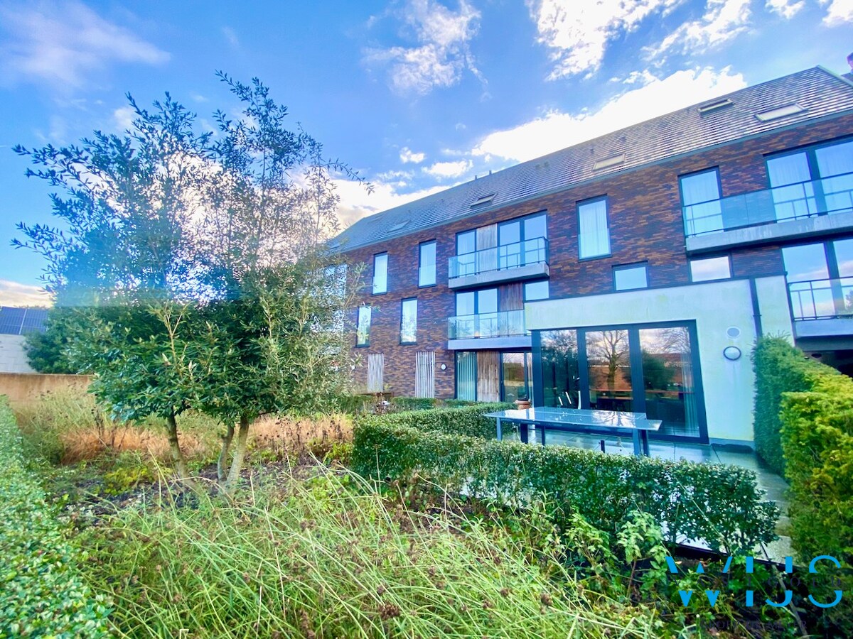 Totaal afgewerkte serviceflat te Lievegem ! 