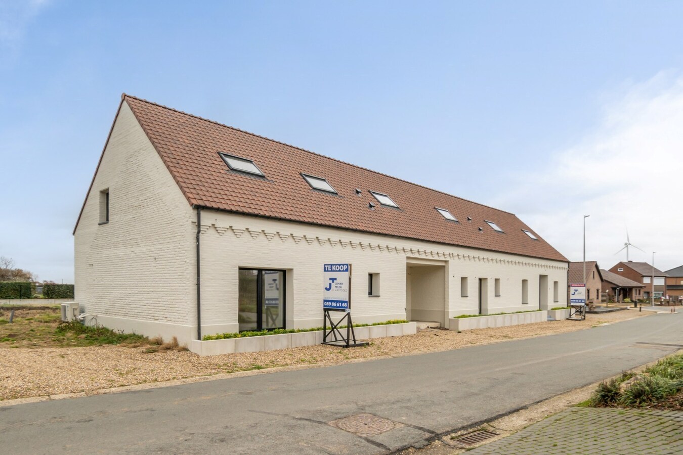Exclusieve, volledig afgewerkte halfvrijstaande woning na transformatie van bestaande hoeve naar 2 BEN-woningen! 