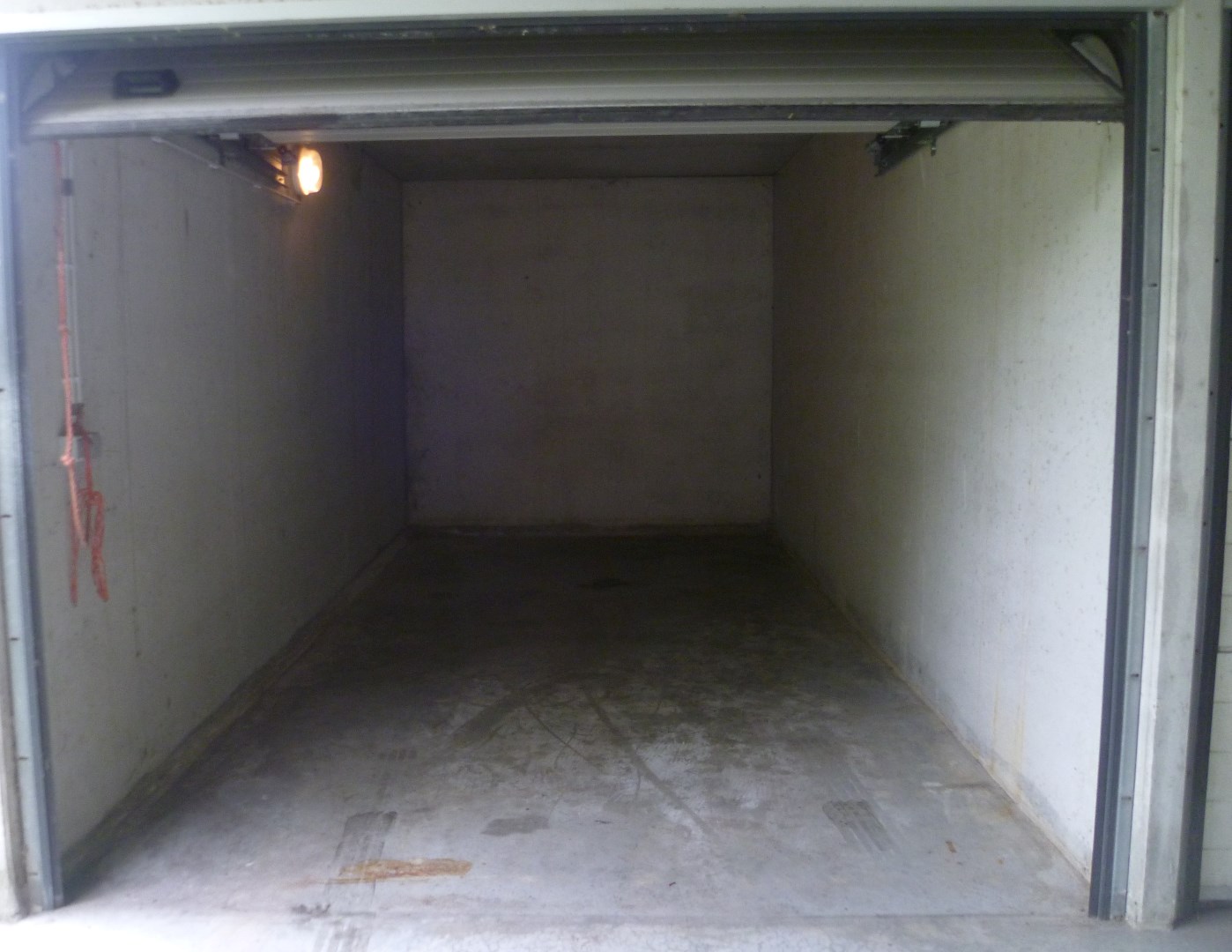 Ruime garagebox te koop 