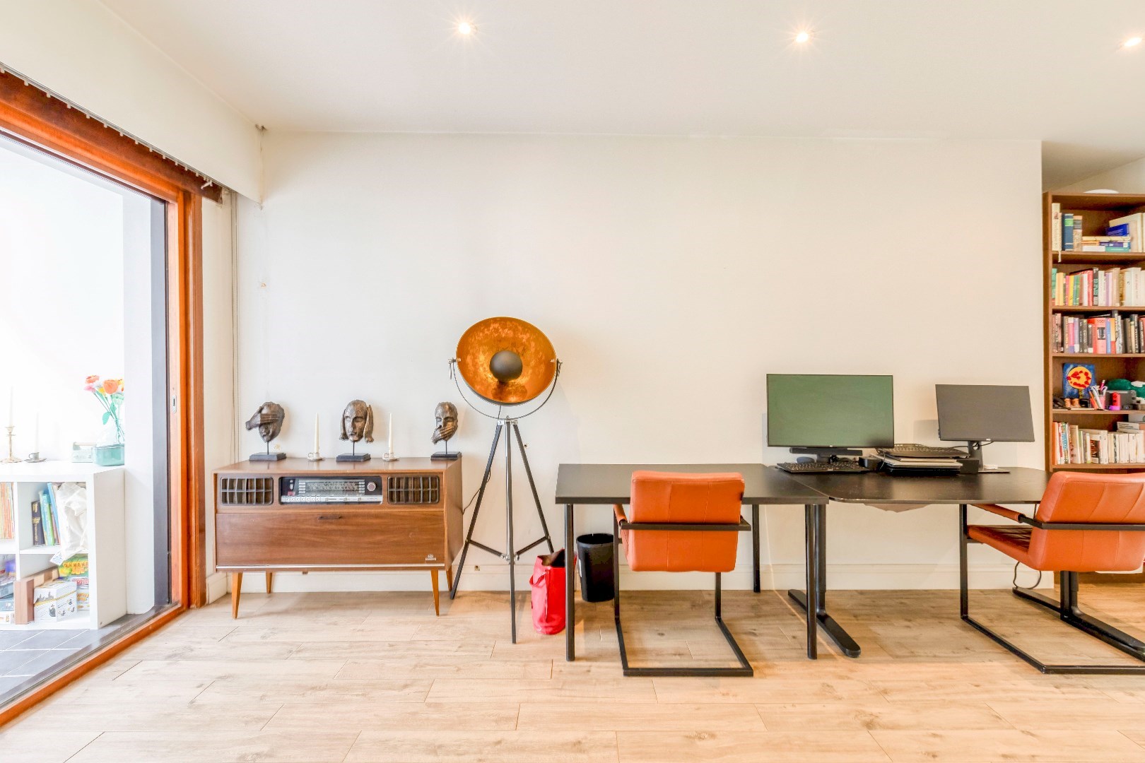 Instapklare woning met tuin in de gezellige kern van Laarne 