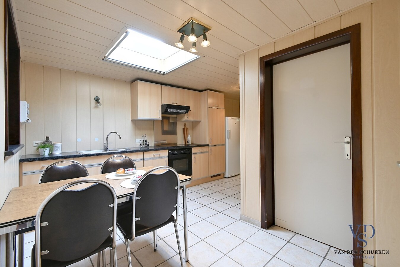 Degelijke rijwoning. 