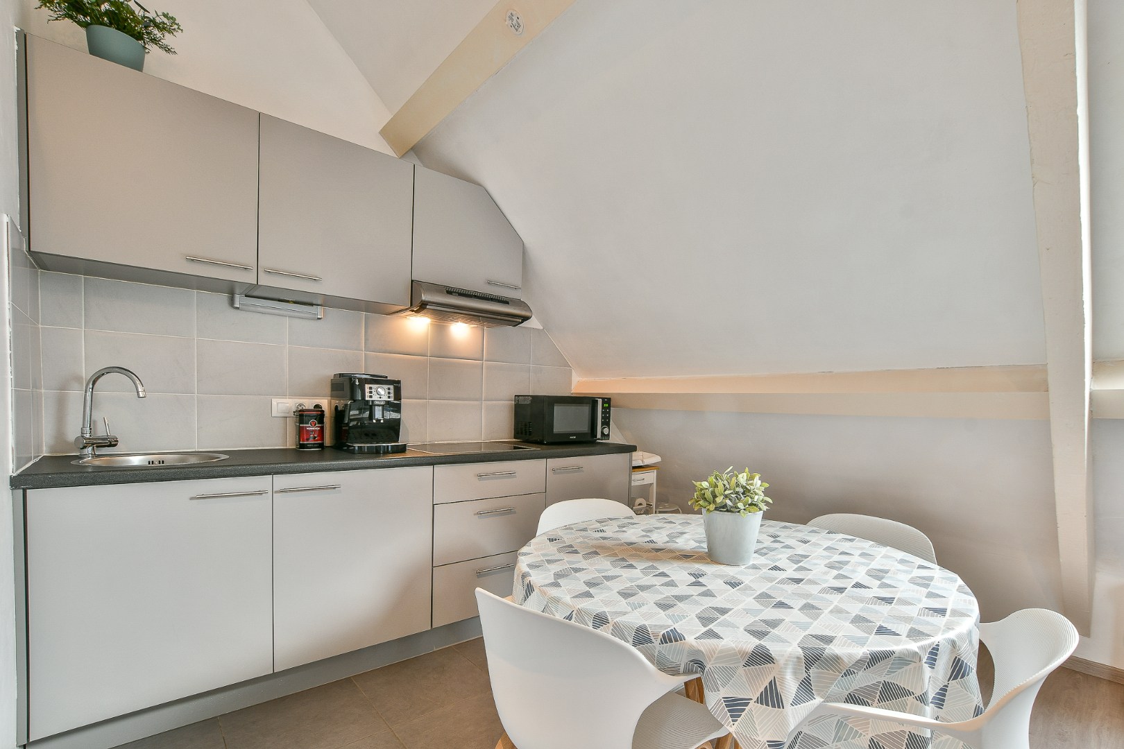 Gezellig dakappartement met tuin vlak bij zee – Vosseslag, De Haan! 