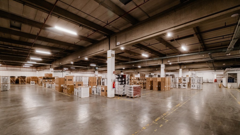 Logistiek bedrijfspand te huur in industriezone Z4 in Asse