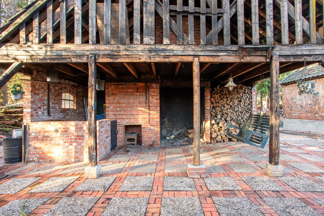 Imposante herenboerderij gelegen in het hart van Hoogeloon. 