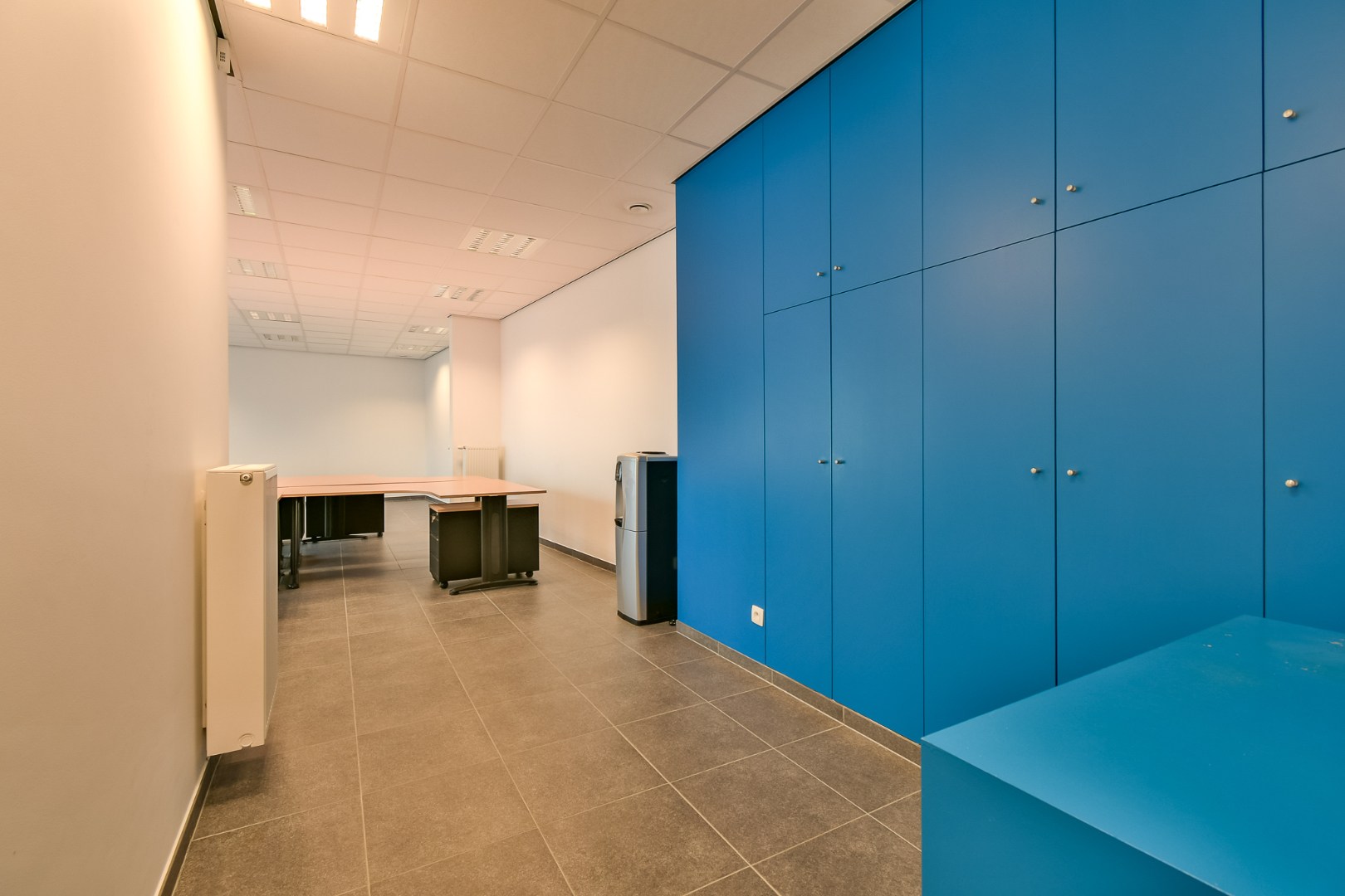Handelszaak gelegen op een toplocatie in centrum Ruddervoorde! 