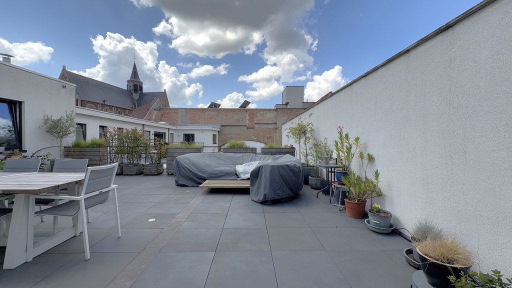 Showroom met magazijn te huur aan het Handelsdok in Gent
