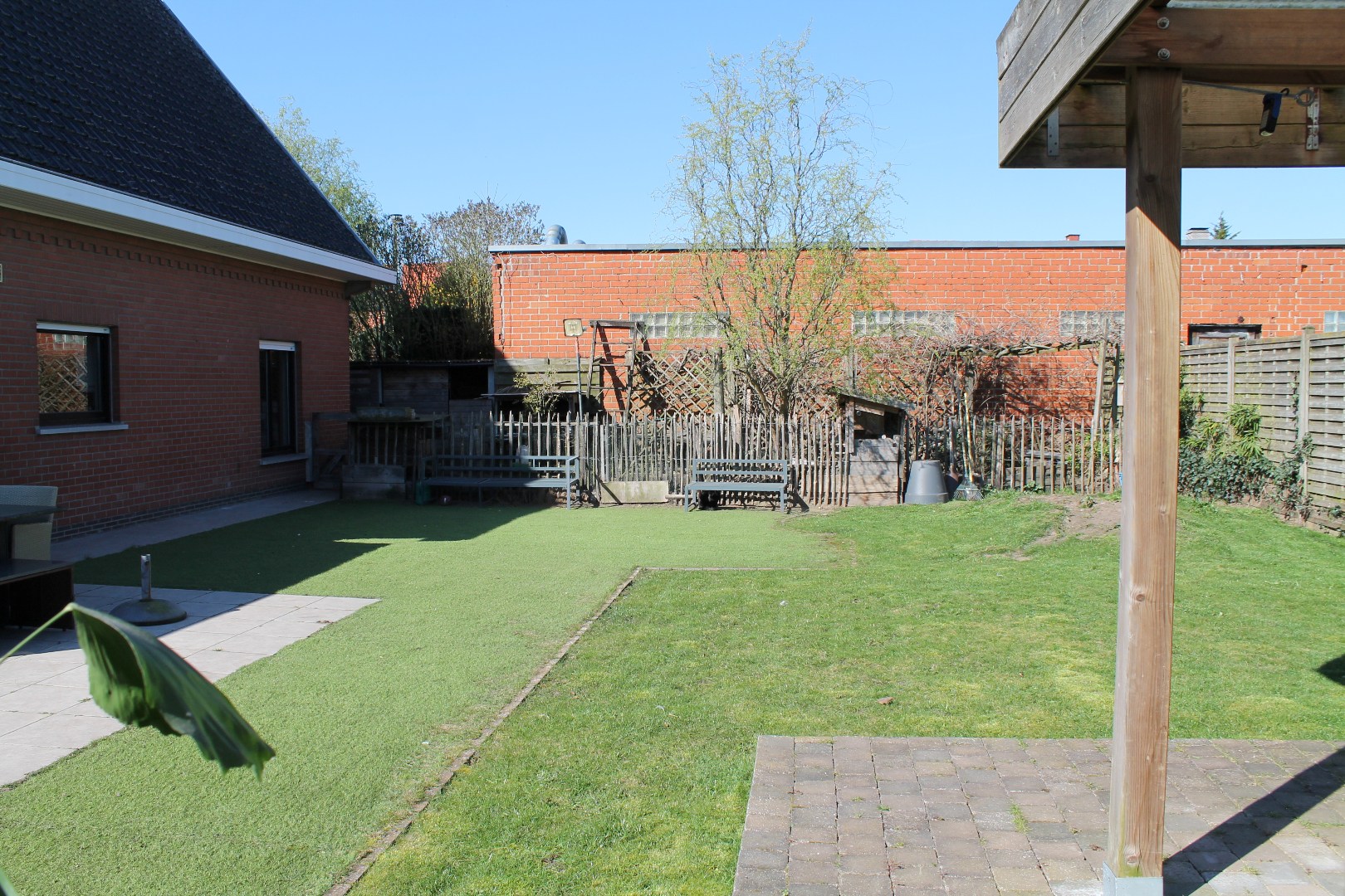Instapklare woning met 3 slaapkamers, garage en tuin op 496m² 