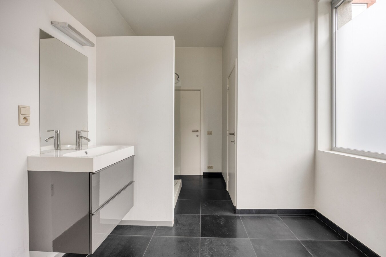 Handelsgelijkvloers te huur op toplocatie in centrum Oudenaarde 