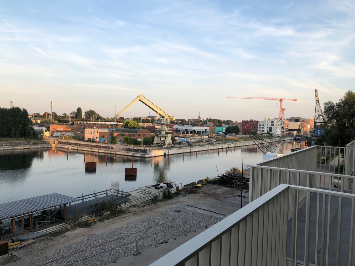 Luxueus wonen met unieke skyline én zicht op 't water. 