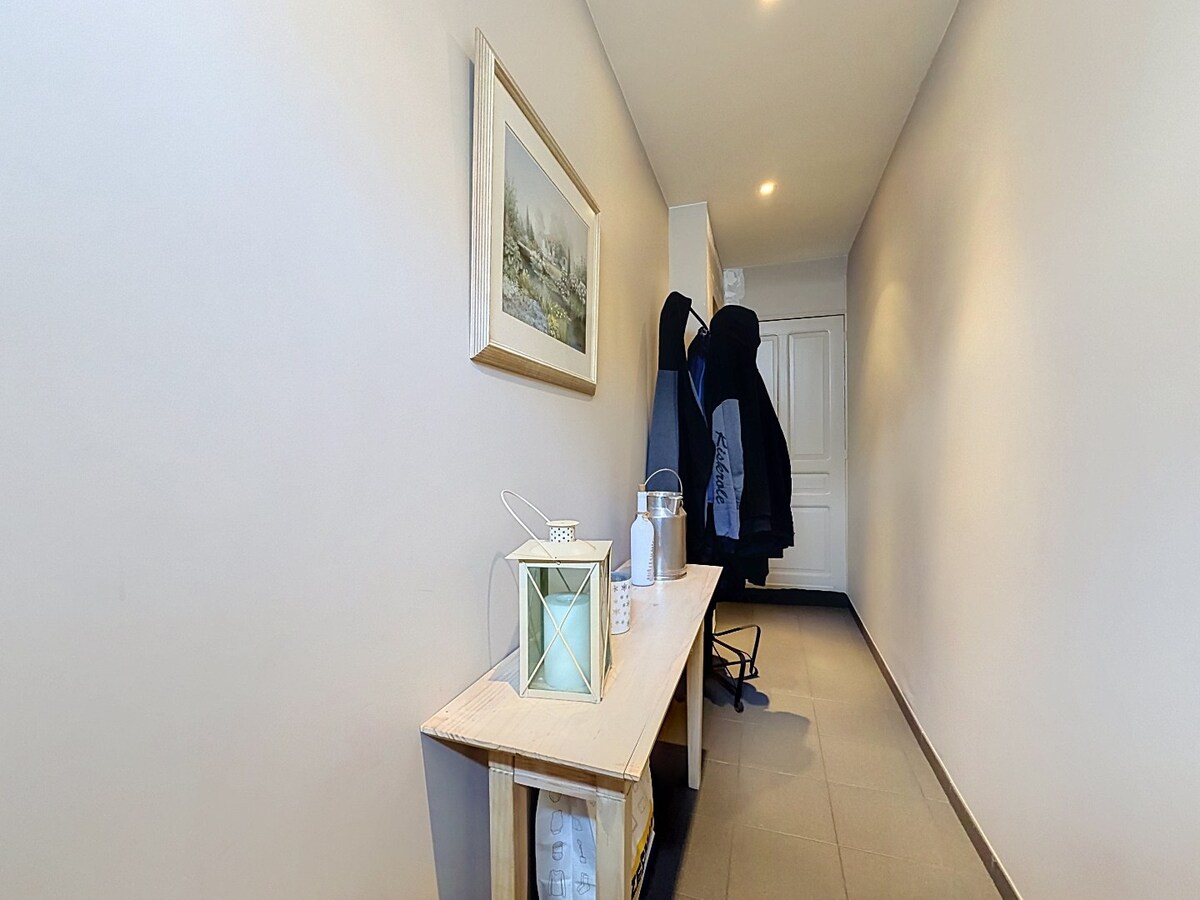 Verder te renoveren woning met garage en tuin nabij centrum Herzele 