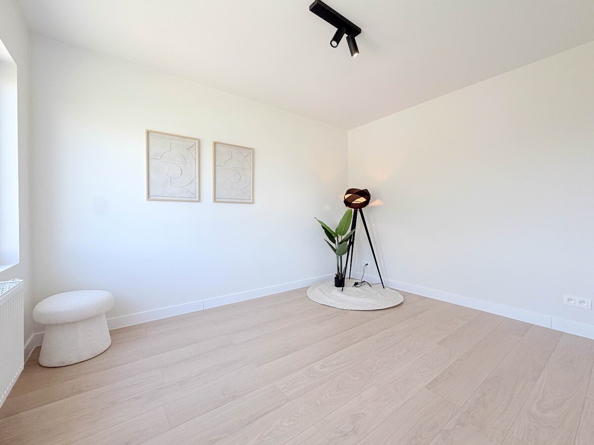 ABSOLUTE TOPPER !!!  Ontdek nu dit prachtige vernieuwde pand gelegen te Kortrijk/Heule ! *** NONO INSPIRED *** 