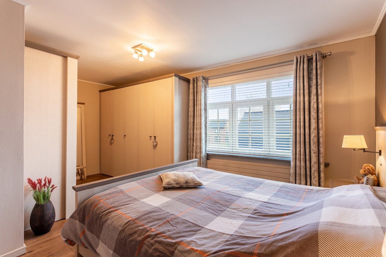 Bel-étage te koop met 3 slpks, terras en garage op +- 4,5are 