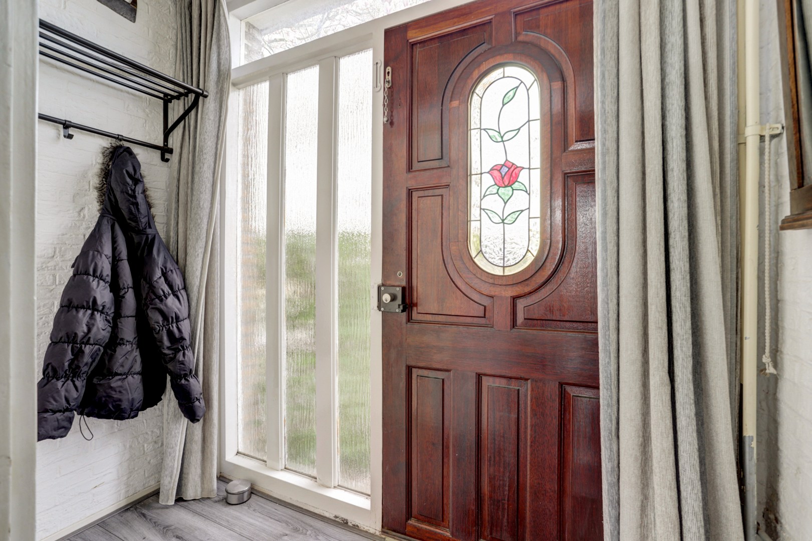 Op zoek naar een ruime 5-kamer woning op eigen grond waar u, uw wensen nog kunt uitvoeren ? 