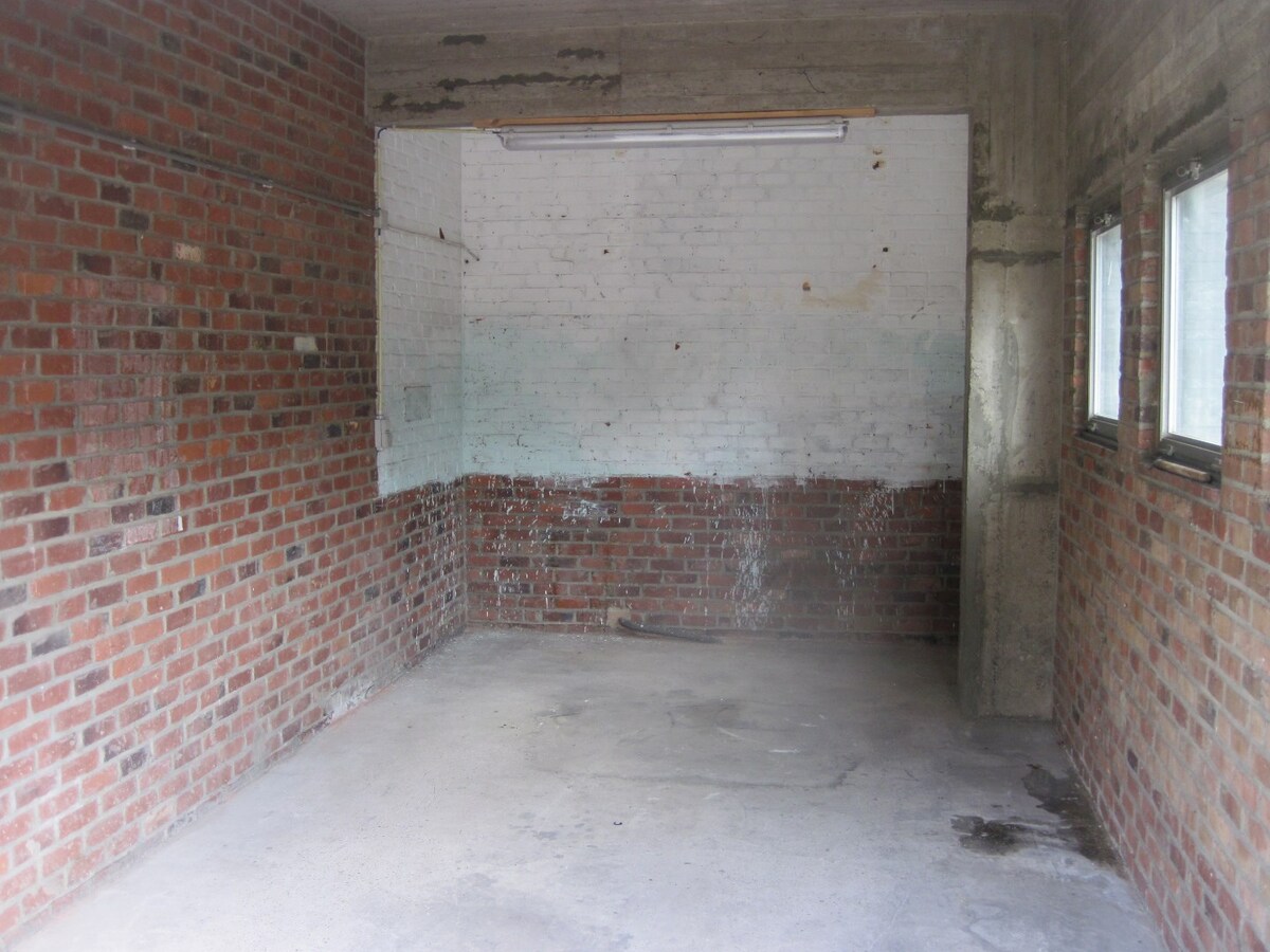 Luxueus appartement met garage en berging (kelder). 