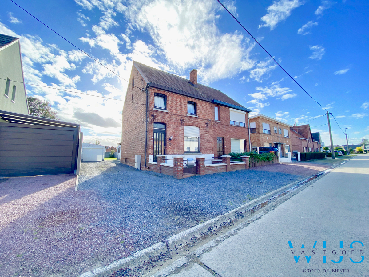 Op te frissen woonhuis op een mooi perceel te Ertvelde ! 