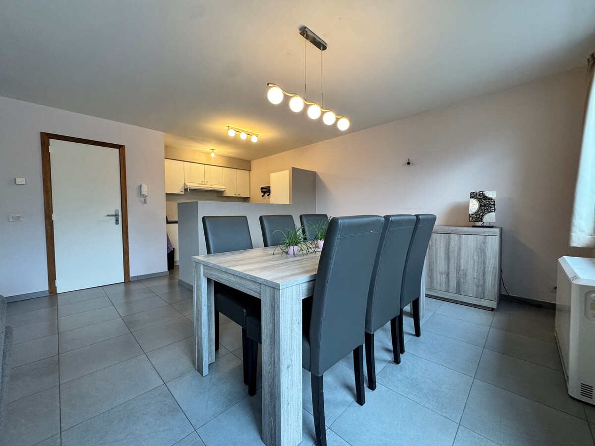 Instapklaar appartement met 2 slaapkamers en garage te Torhout 