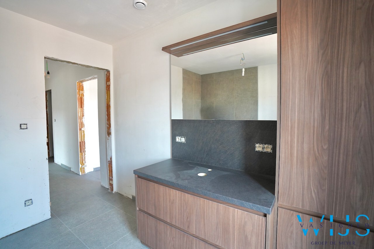 Drieslaapkamer appartement met garage in hartje Ertvelde ! 