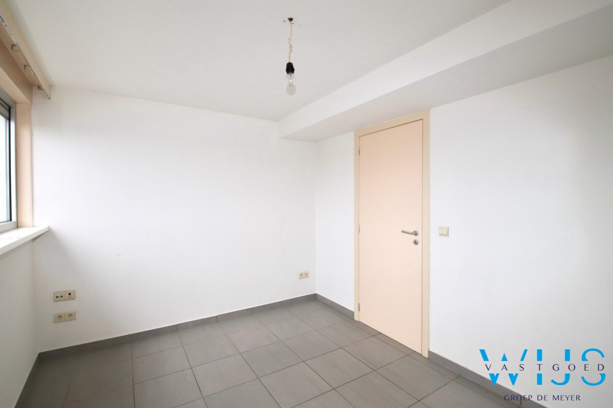 Ruim lichtrijk appartement met 4 slaapkamers te Eeklo ! 