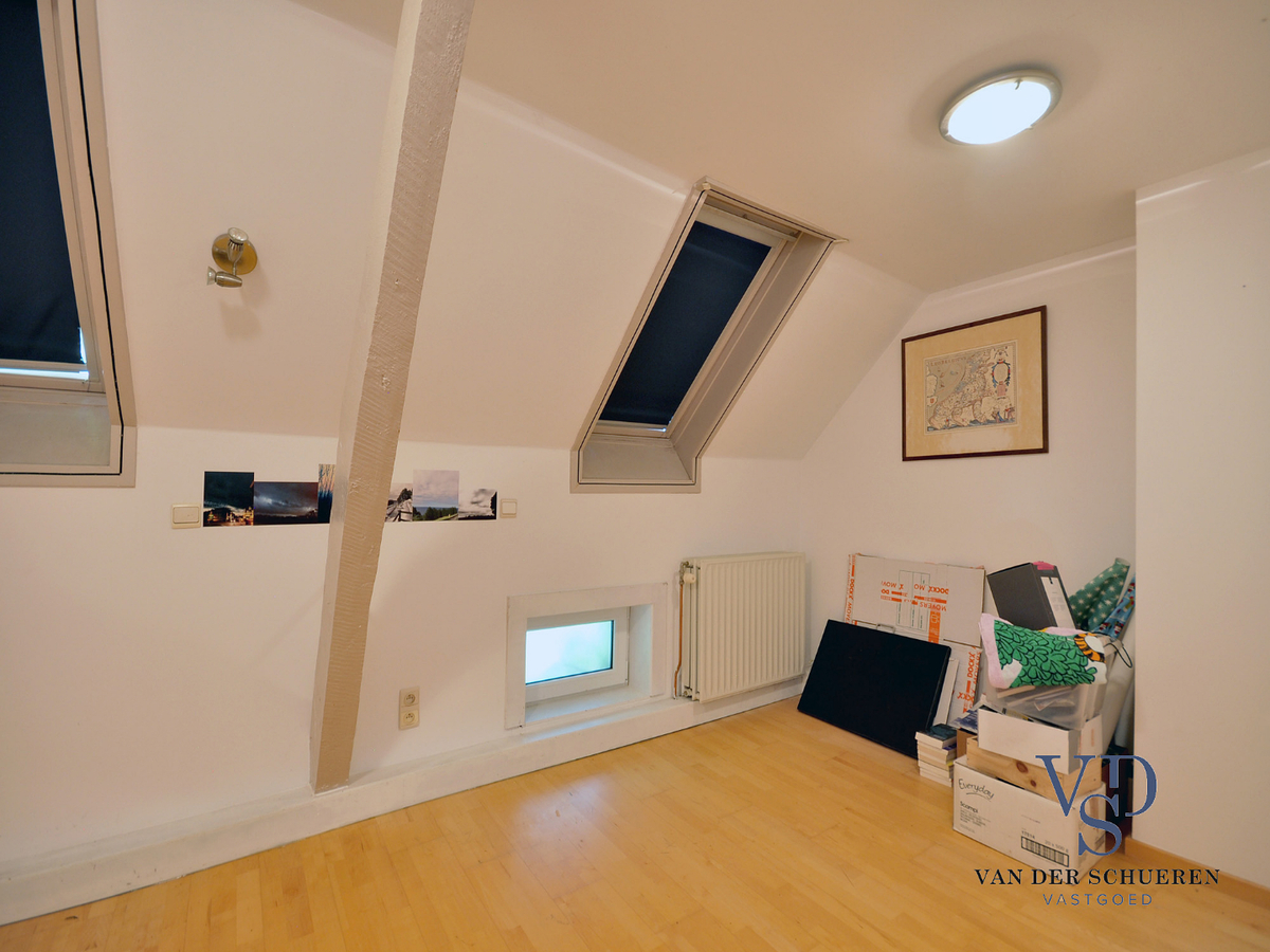 Idyllische woning met schuur. Uitzonderlijk gelegen. 