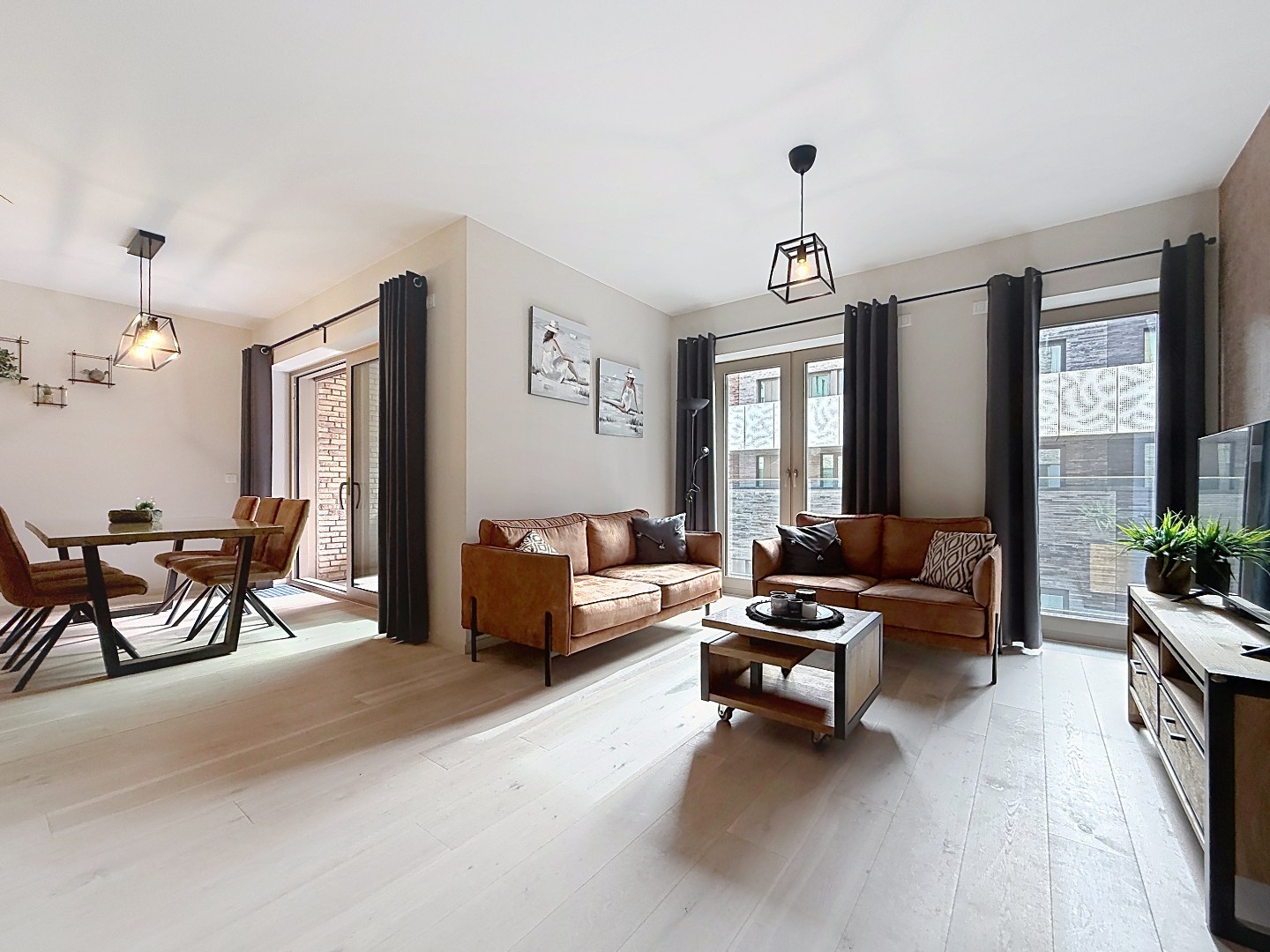 Voici la traduction en français : Appartement spacieux prêt à emménager - grande terrasse ensoleillée. 