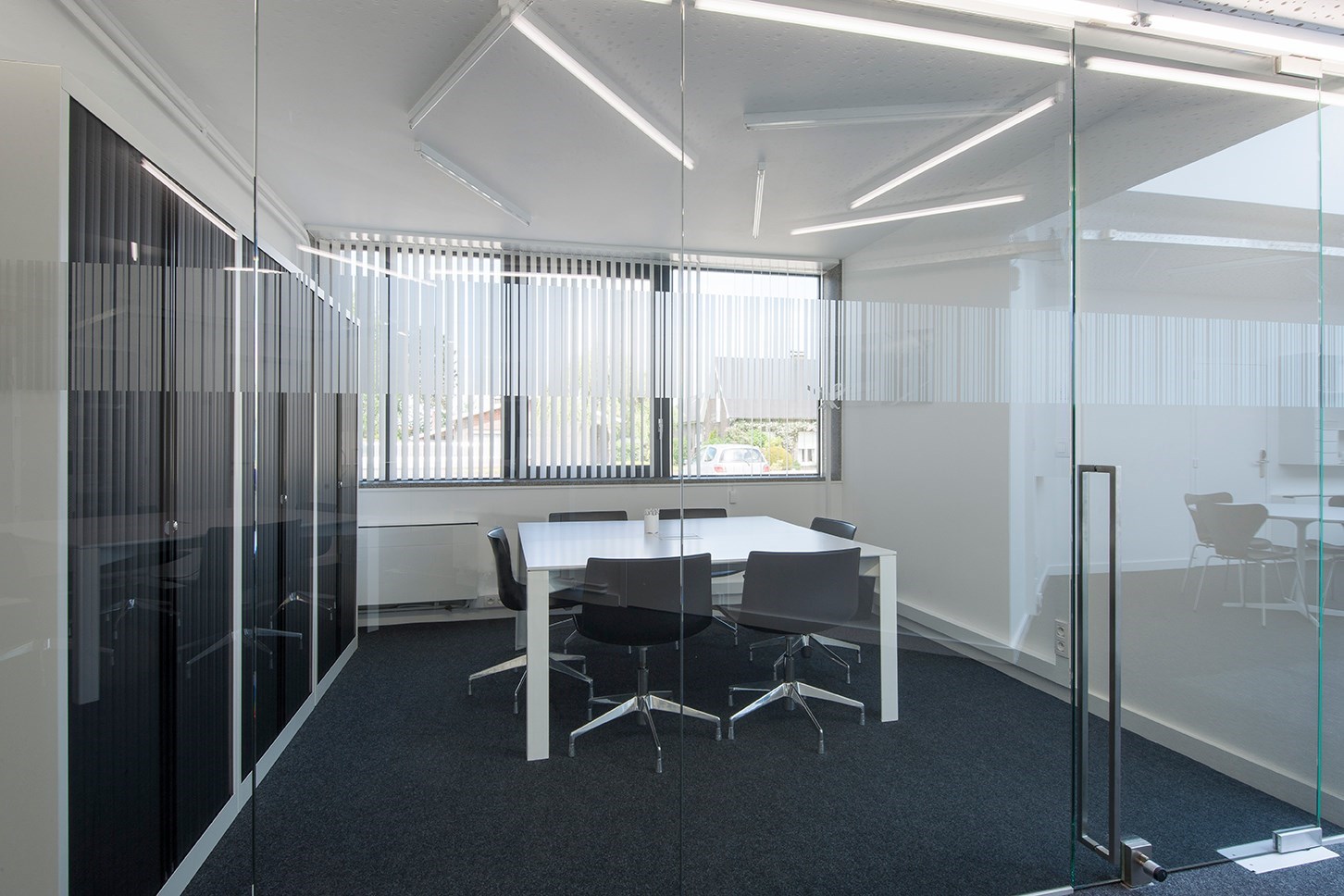 Instapklare kantoorruimte  (32 m²) met parking en alle faciliteiten inclusief, Torhout. 