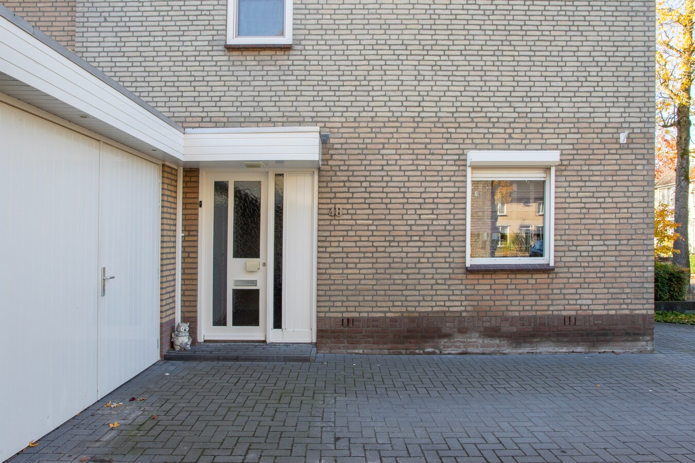 Ruime gezinswoning met royale garage en prachtige tuin 