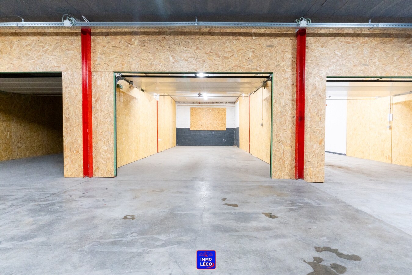 Espace de stockage/Garage/Box de +/- 36m² 